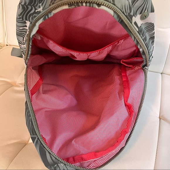 The Herschel Supply Co. Brand 26L Settlement Backpack Silver Birch Palm Green - Picture 3 of 6